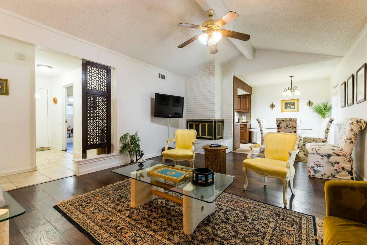 Oasis Near Dfw Airport With Mediterranean Setting Irving Kültér fotó